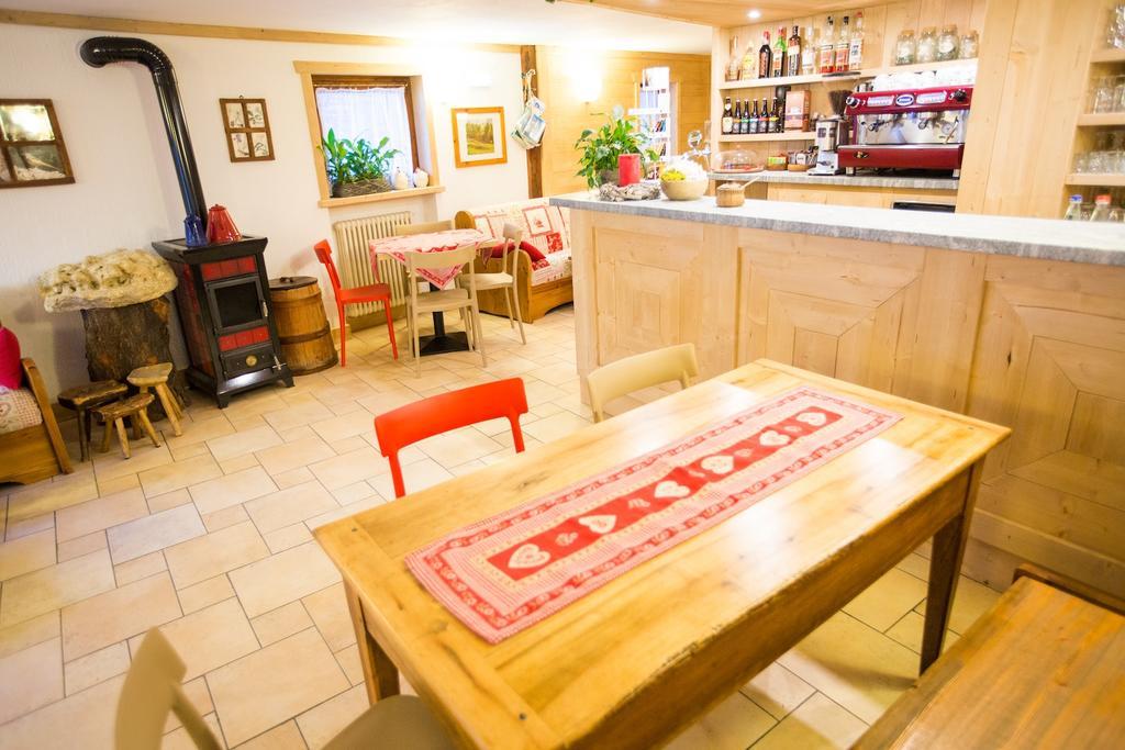 Hotel Restaurant La Barme กอนเญ ภายนอก รูปภาพ