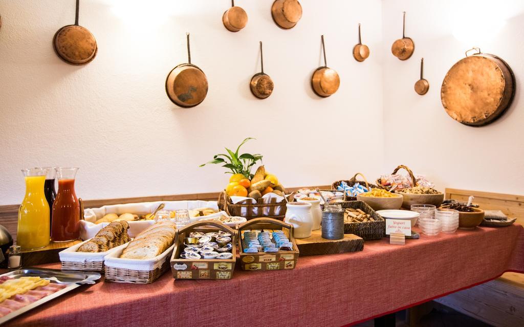 Hotel Restaurant La Barme กอนเญ ภายนอก รูปภาพ