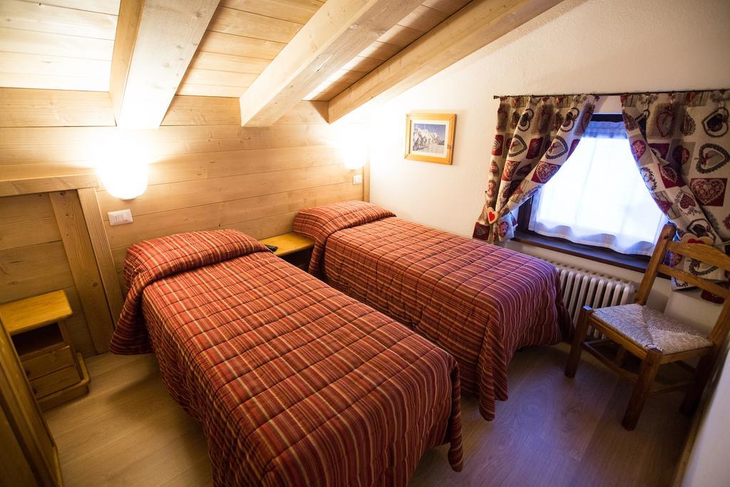 Hotel Restaurant La Barme กอนเญ ภายนอก รูปภาพ