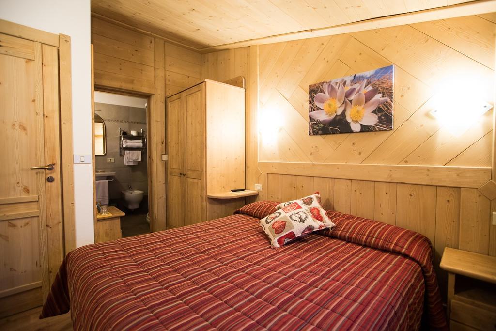 Hotel Restaurant La Barme กอนเญ ภายนอก รูปภาพ
