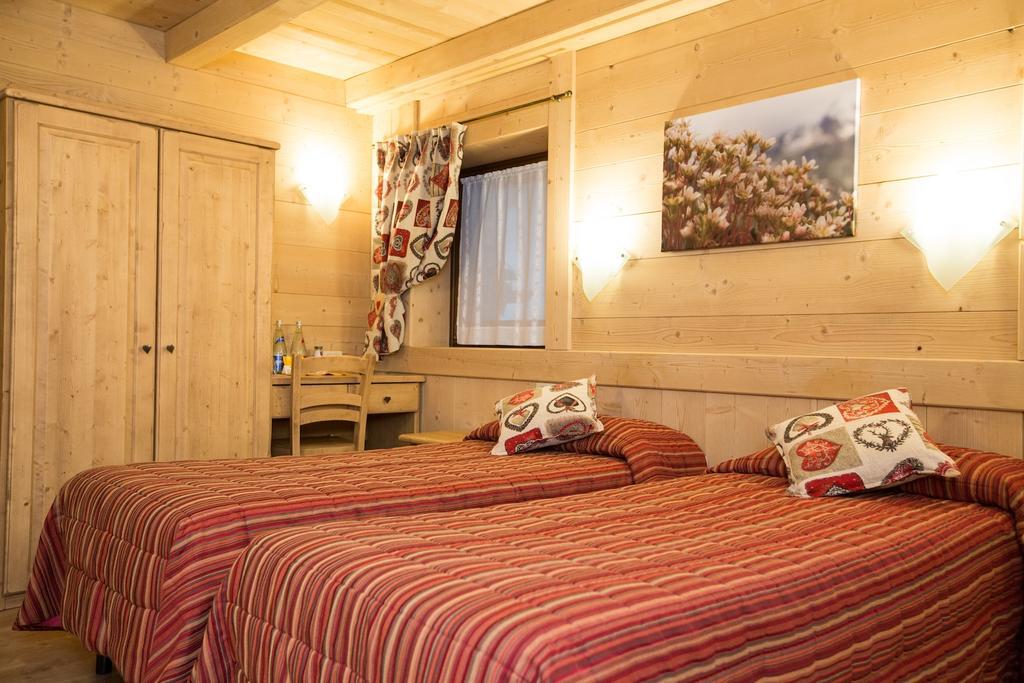 Hotel Restaurant La Barme กอนเญ ภายนอก รูปภาพ