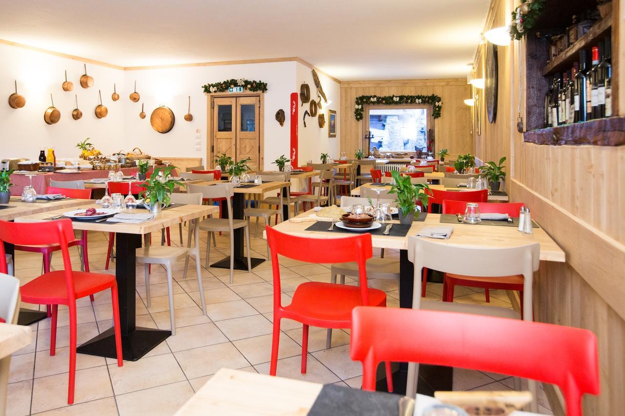 Hotel Restaurant La Barme กอนเญ ภายนอก รูปภาพ